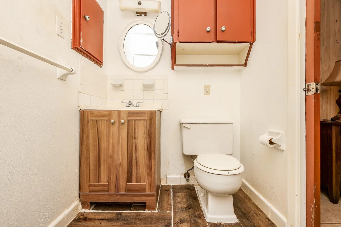Photo of 6834 Hendon Lane