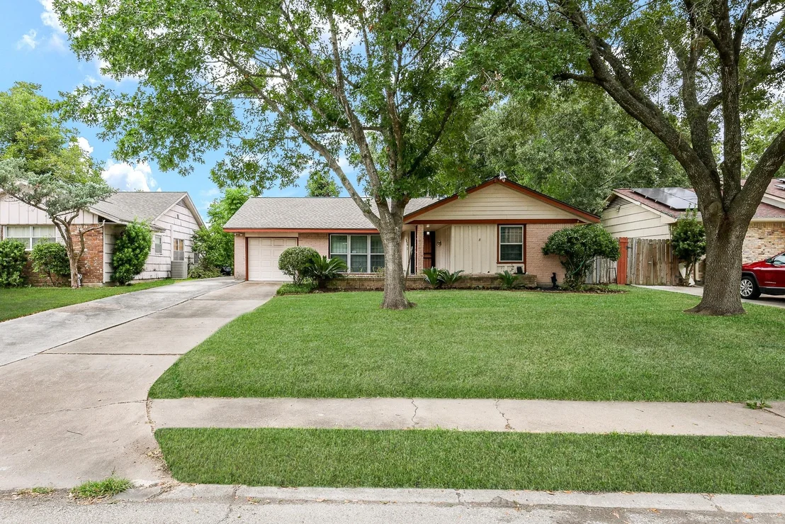 Photo of 6834 Hendon Lane