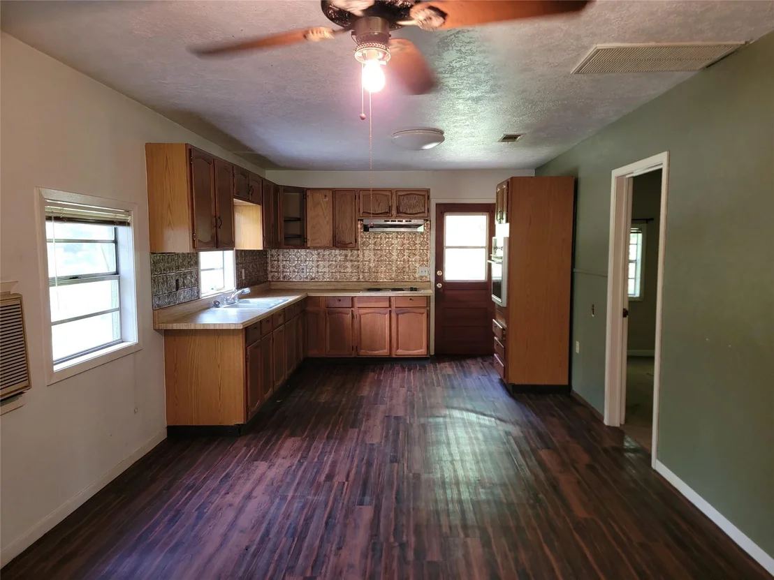 Photo of 156 White Oak Circle