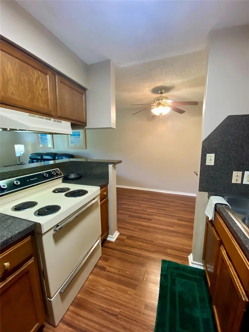 Photo of Unit 256D at 2501 Gulf Freeway