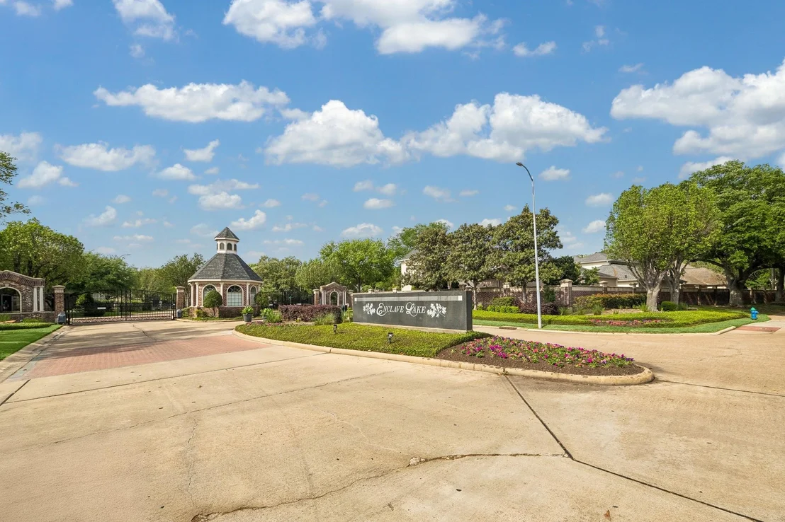 Photo of 907 Enclave Lake Drive
