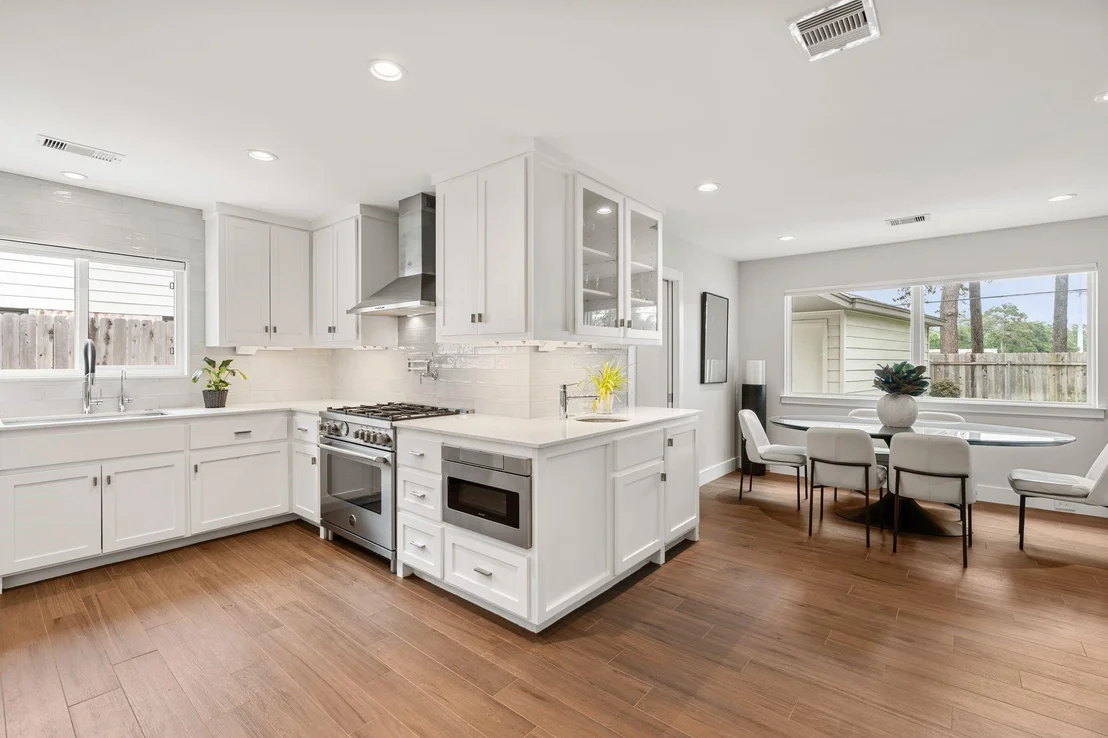 Photo of 842 W Forest Drive