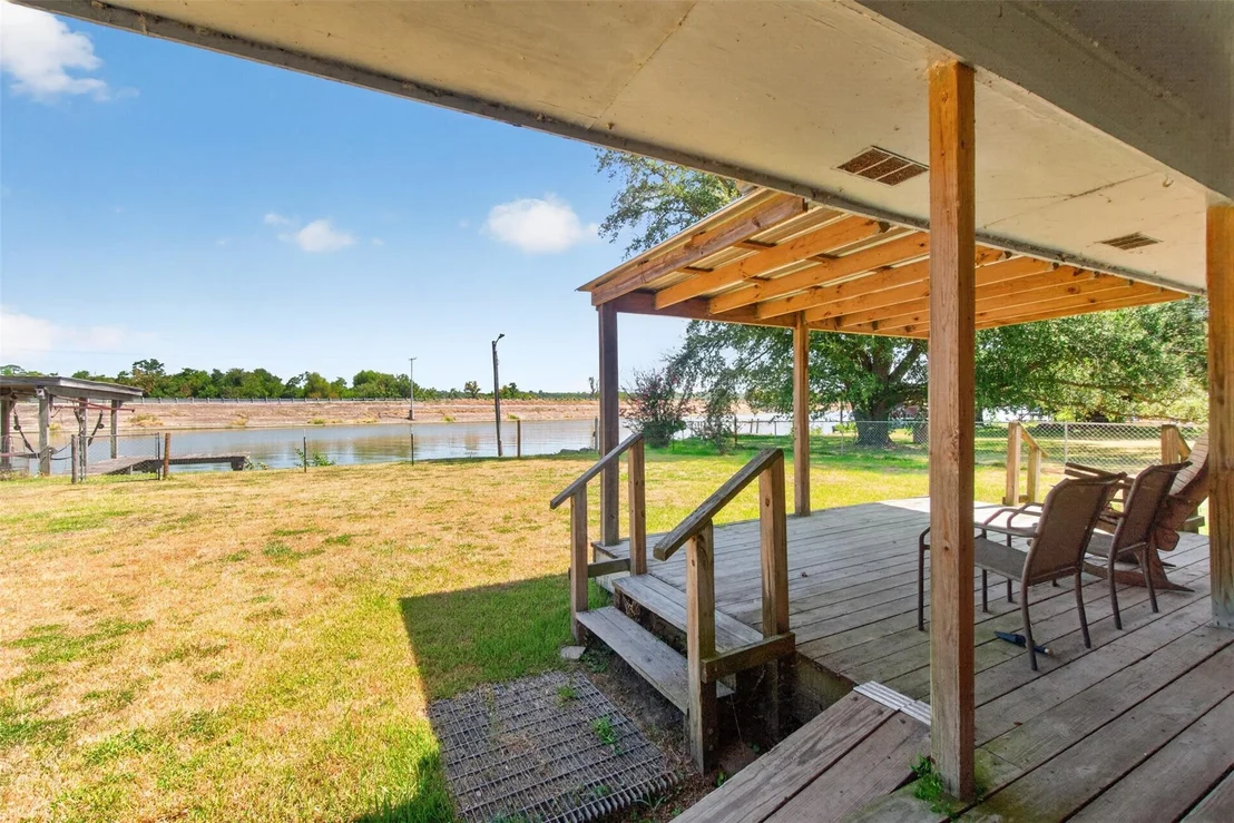 Photo of 281 Lakeshore N