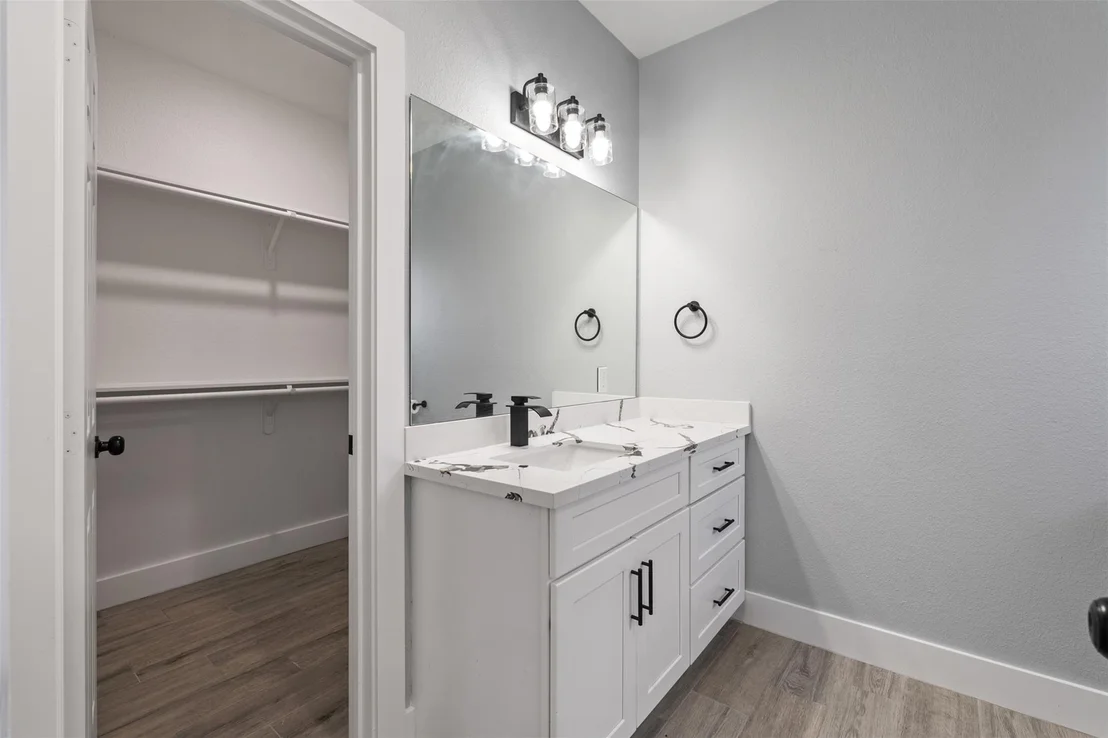 Photo of 7 Meadowview Dr