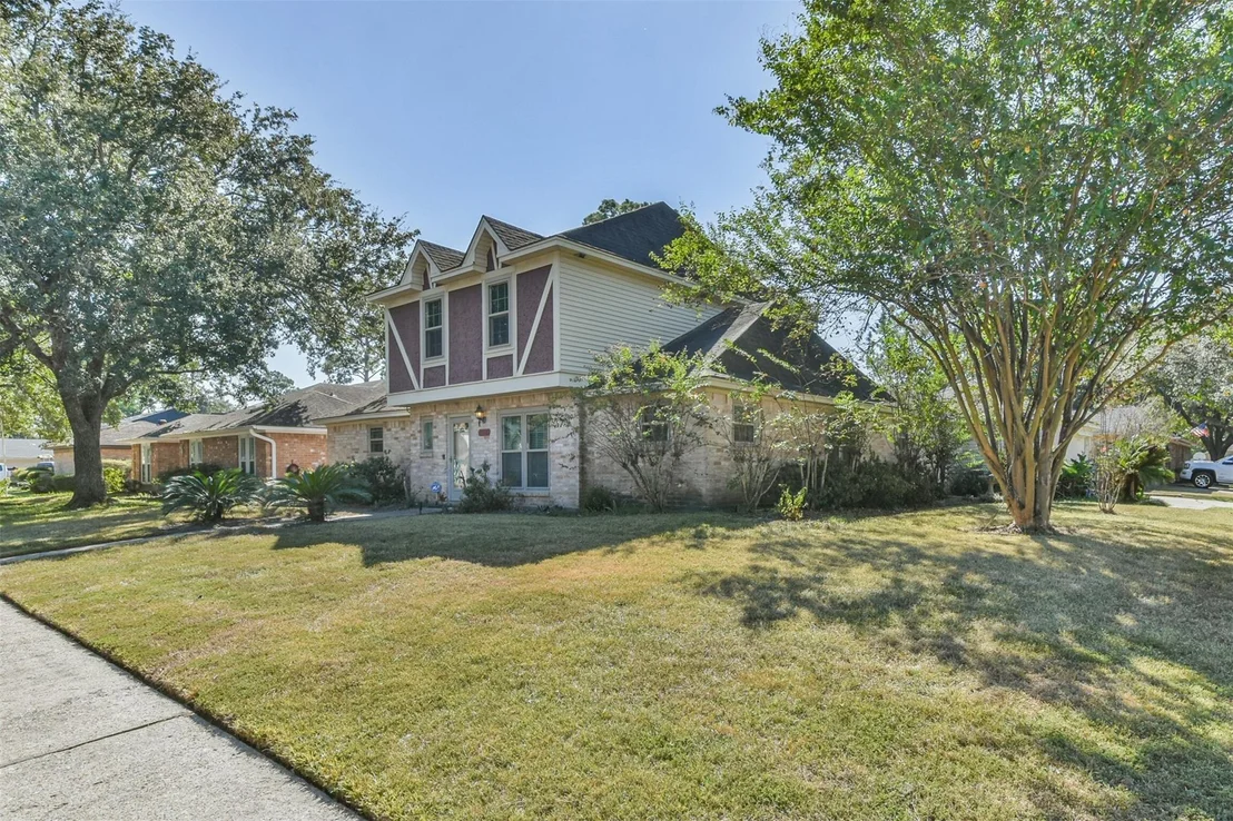 Photo of 1602 N Hollow Drive