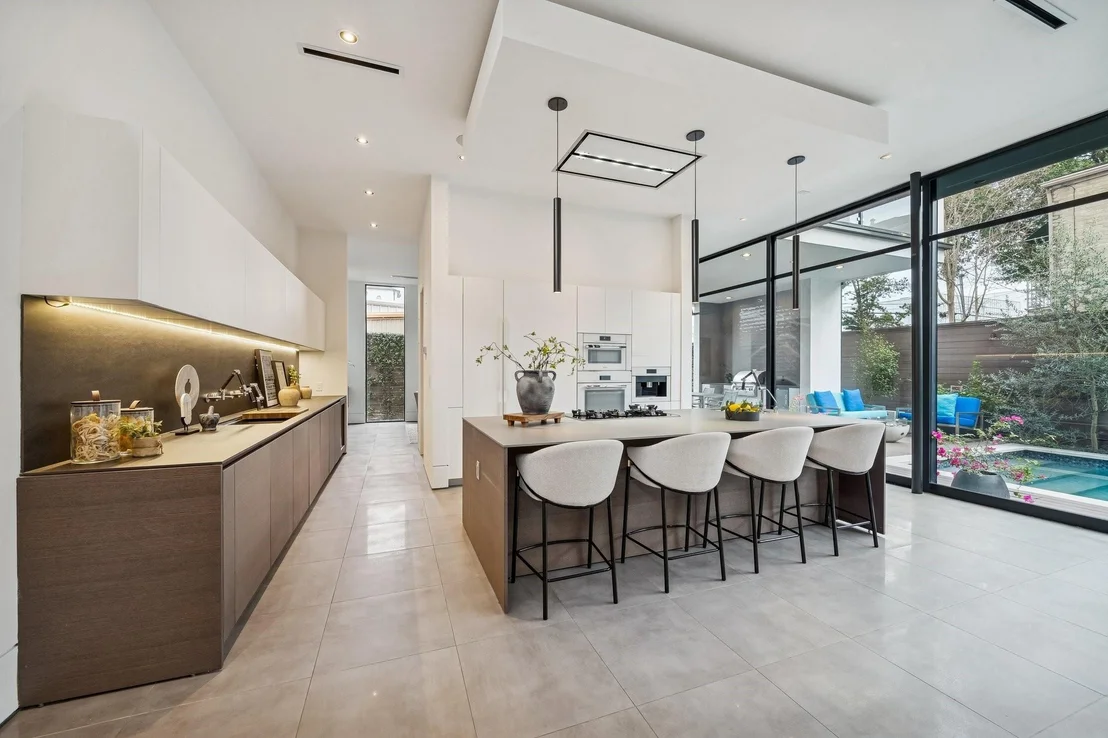 Photo of 2332 Wroxton Road
