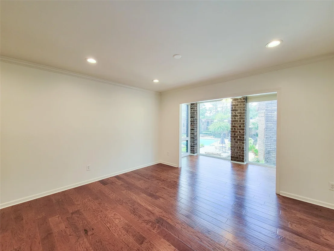 Photo of Unit 111 at 7575 Katy Freeway