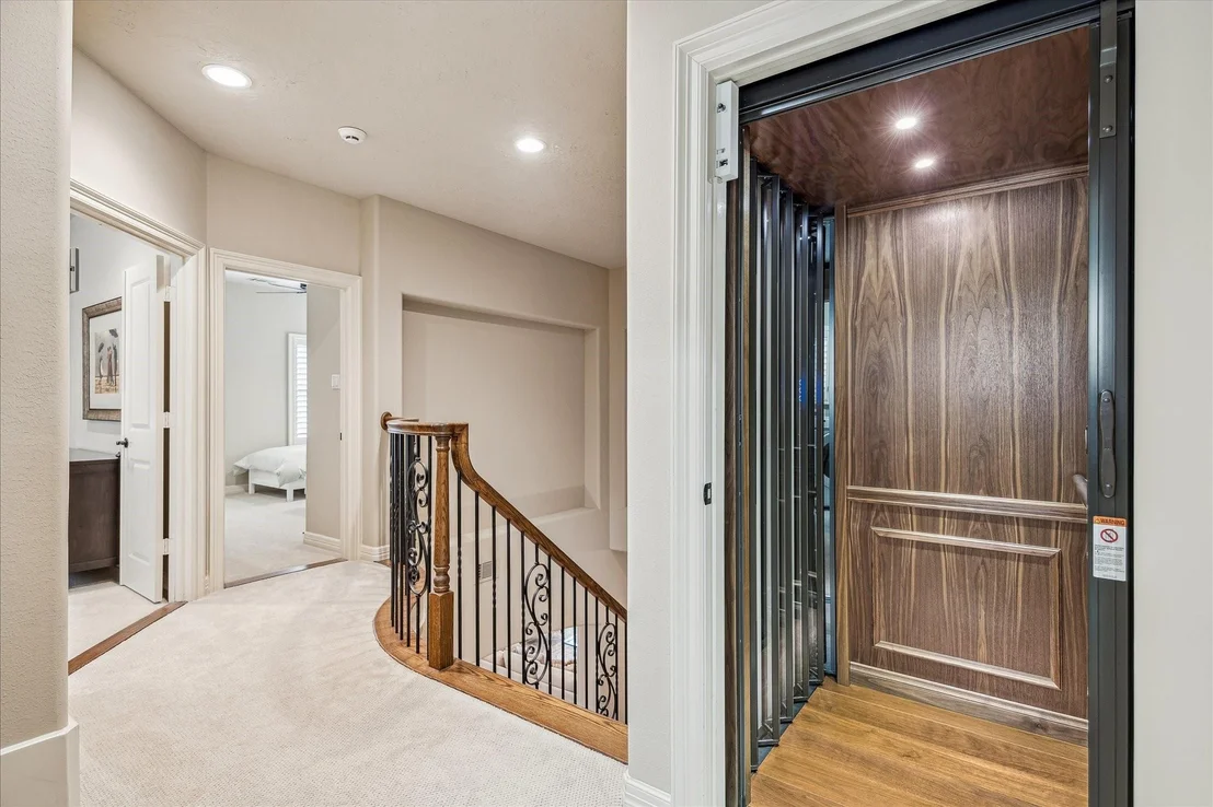 Photo of 2626 Stuart Manor