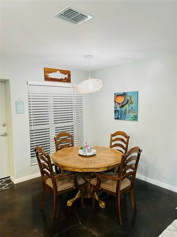Photo of 305 W Denver Avenue