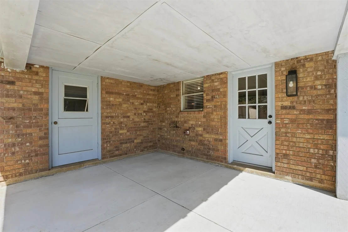 Photo of 2412 Airline Drive