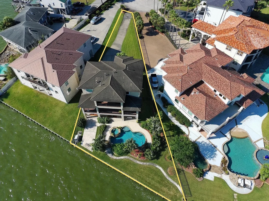 Photo of 2242 Marina Way