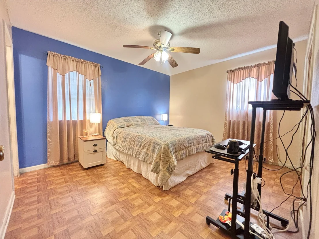 Photo of 1615 Meadowview Drive