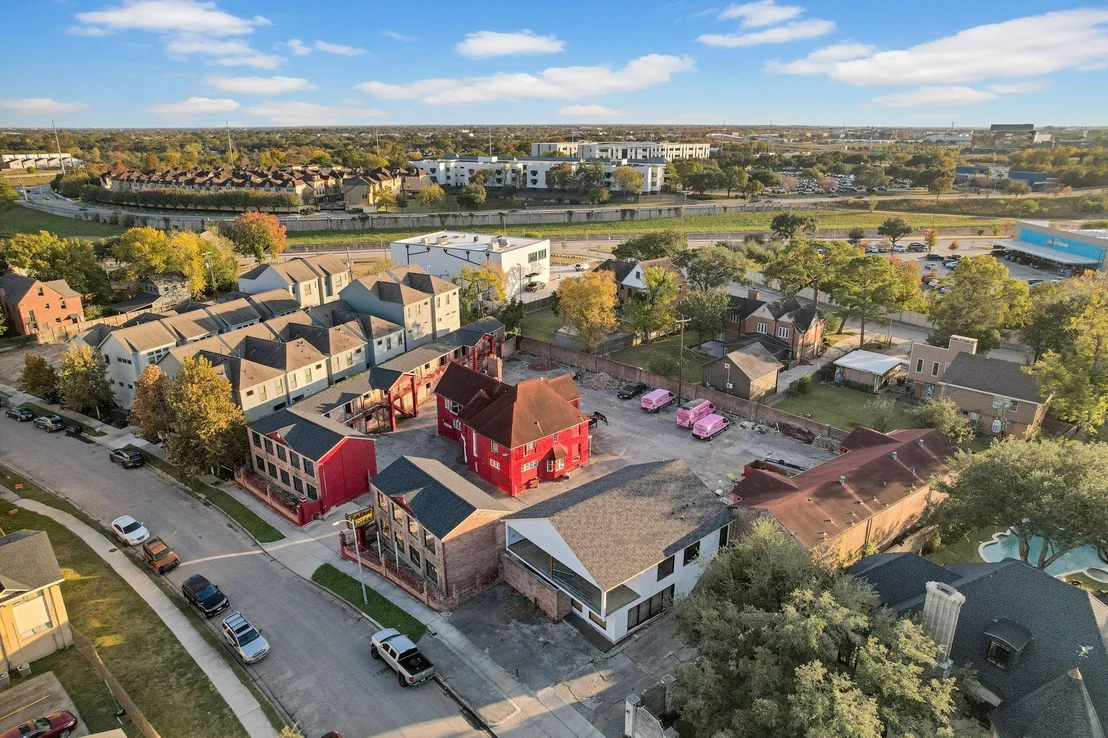 Photo of 2612 Riverside Drive