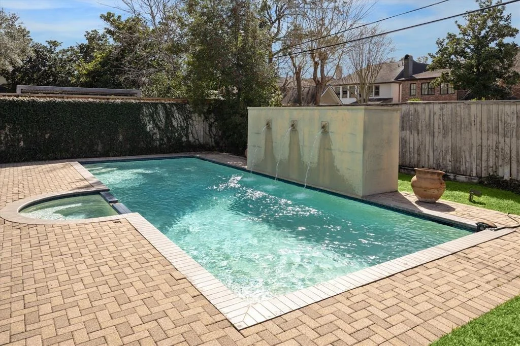 Photo of 6632 Brompton Road