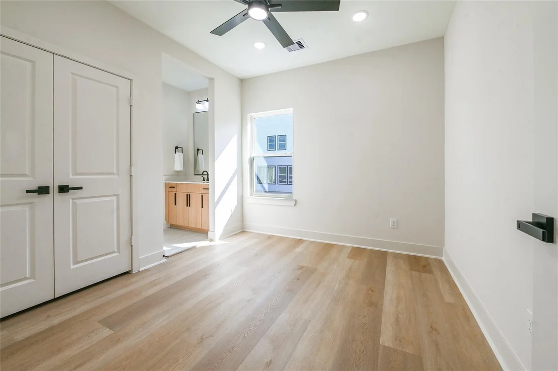 Photo of 14111 Bridgeport