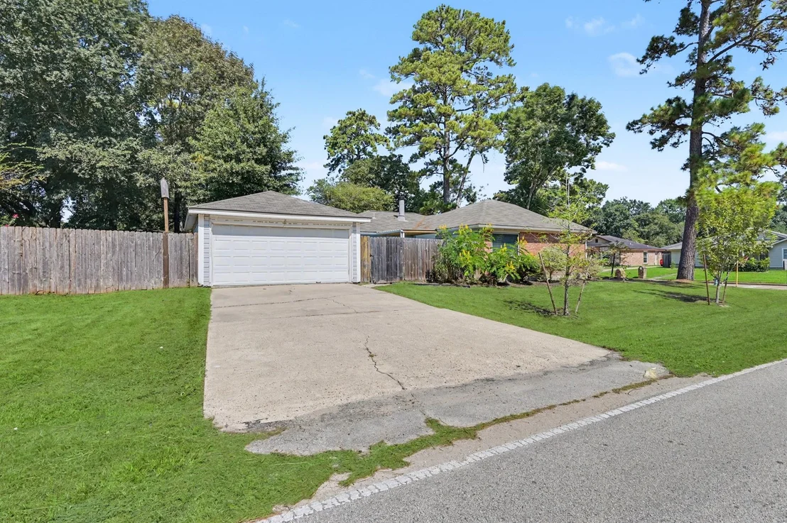 Photo of 25103 Thrushwood Lane