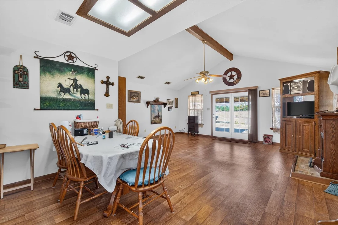 Photo of 281 Lakeshore N