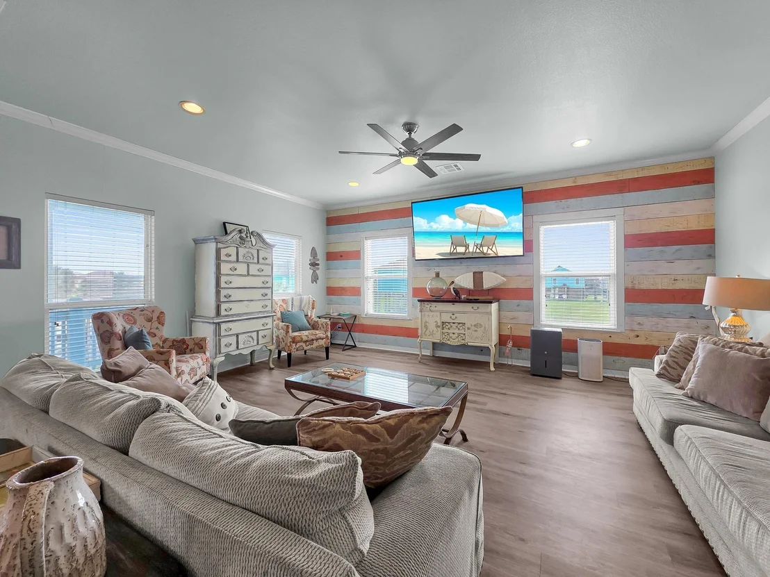 Photo of 962 Surfside Drive