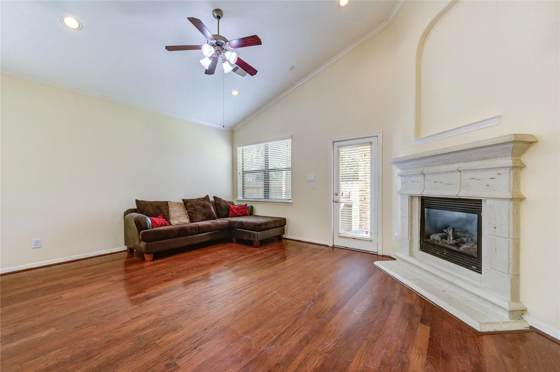 Photo of 2844 Torano