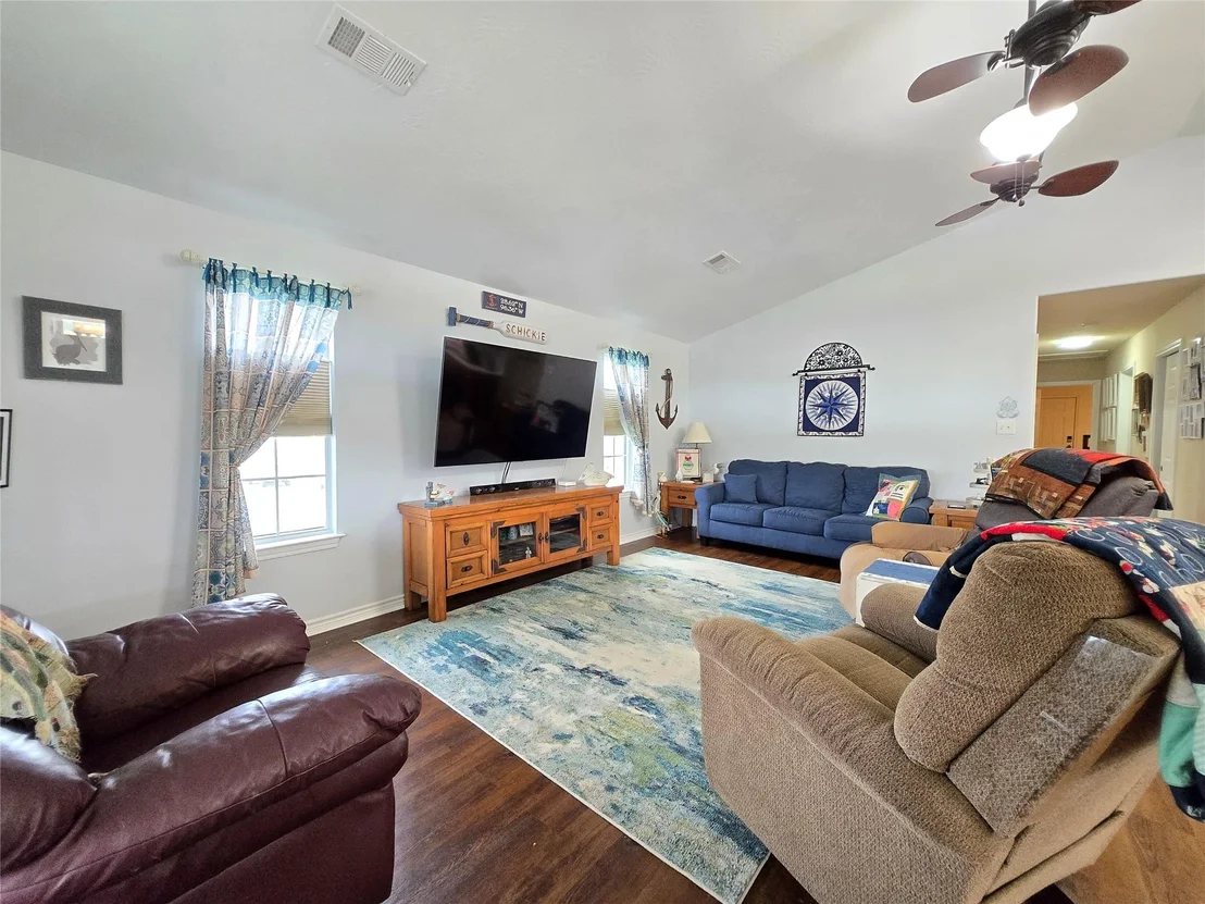 Photo of 16 Peggy Street E