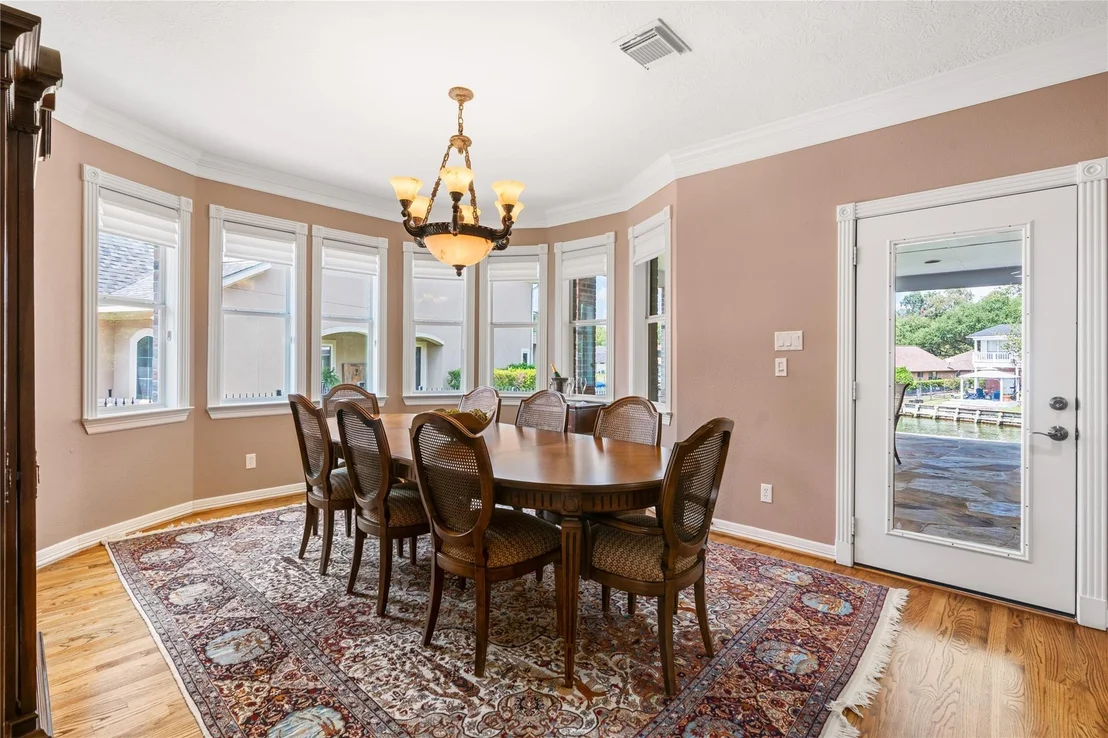 Photo of 5442 Lakeshore Drive
