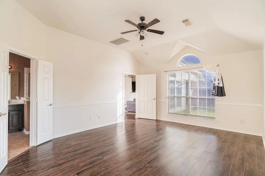 Photo of 1230 Riverchase Drive