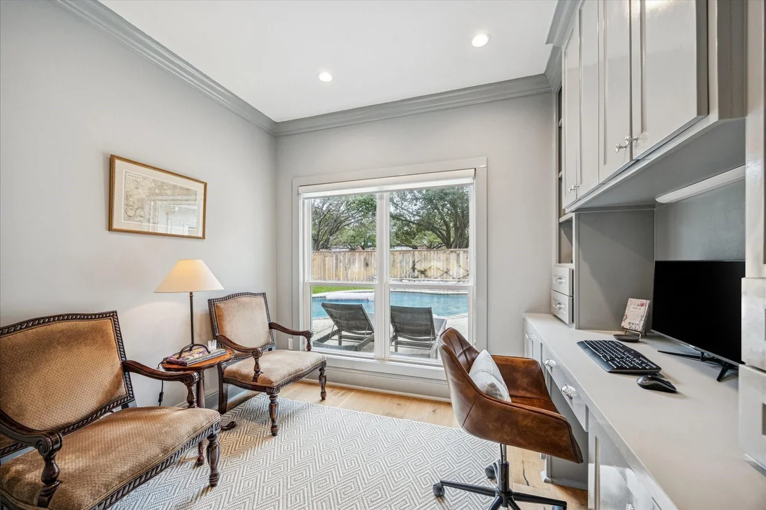 Photo of 810 Silvergate Drive
