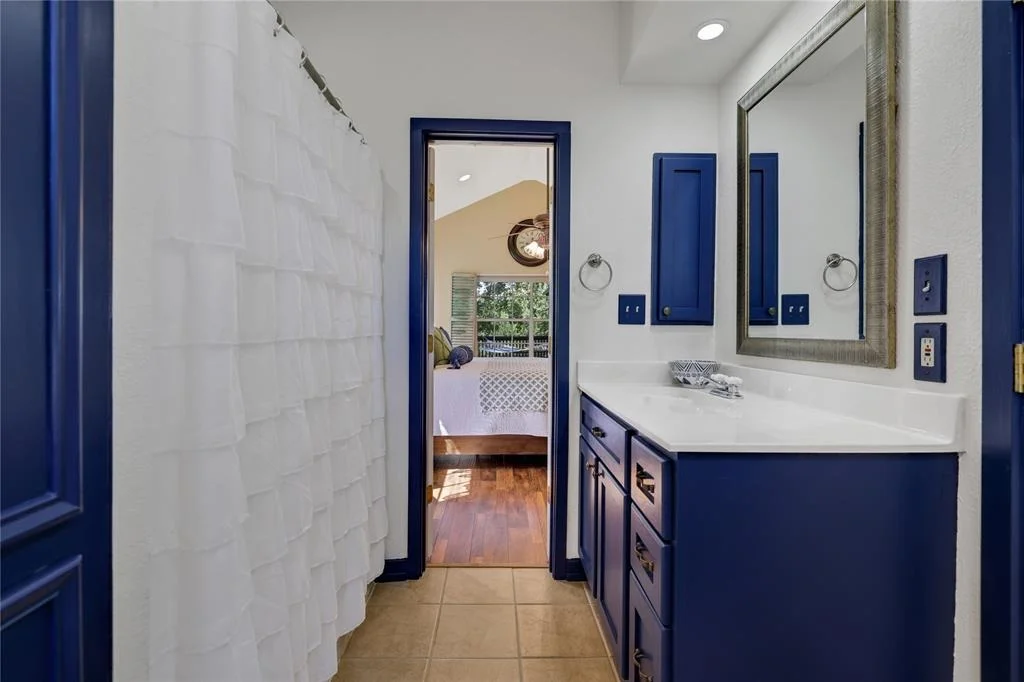 Photo of 120 Lake Oaks Boulevard