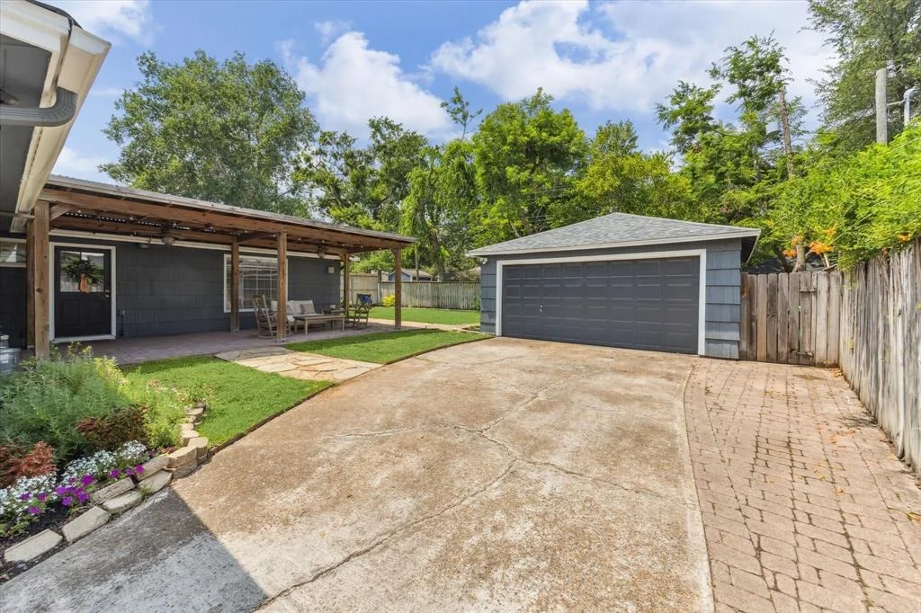 Photo of 1007 Waltway Drive