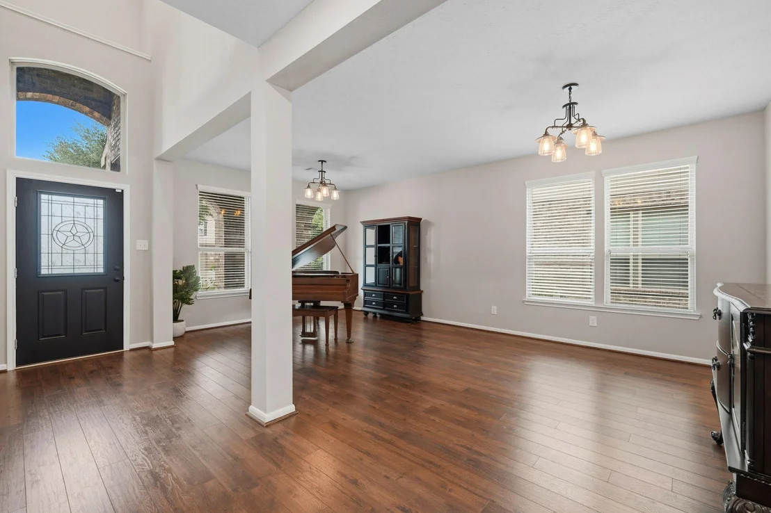 Photo of 6014 Rivergrove Bend Drive