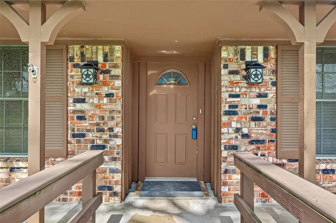 Photo of 2002 Crestwood Drive