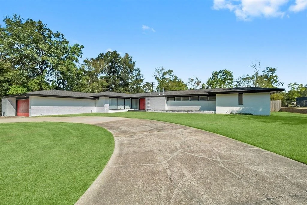 Photo of 1610 Shady Oaks Drive