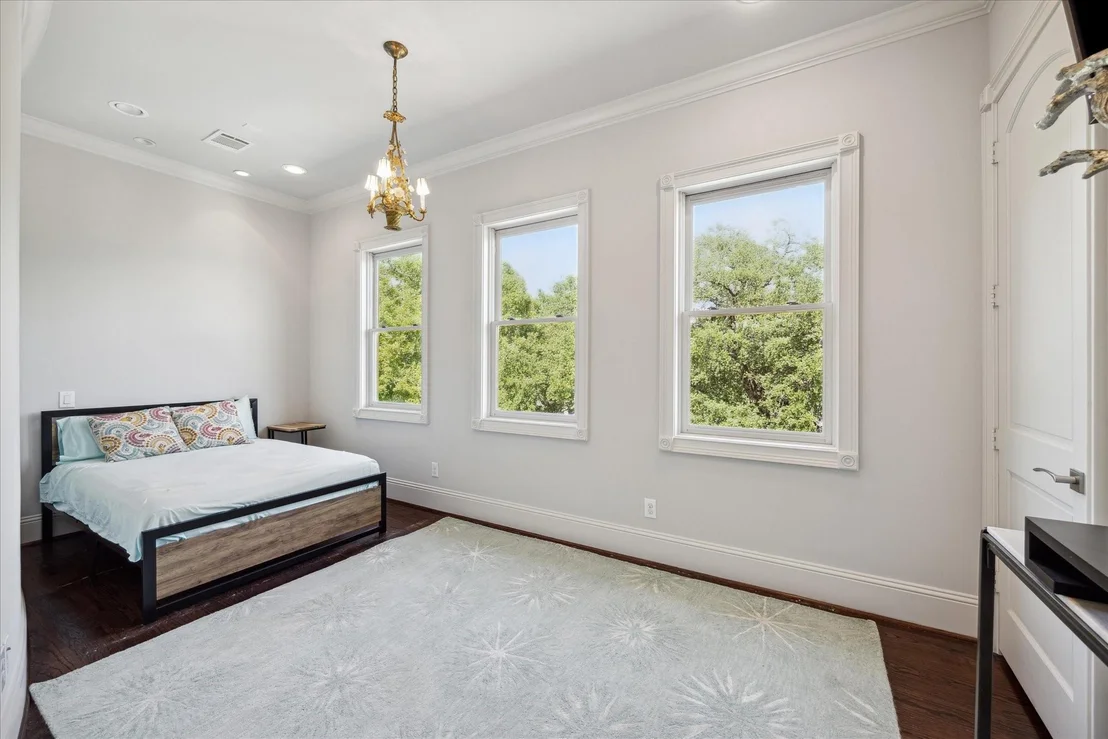 Photo of 2247 Bartlett Street