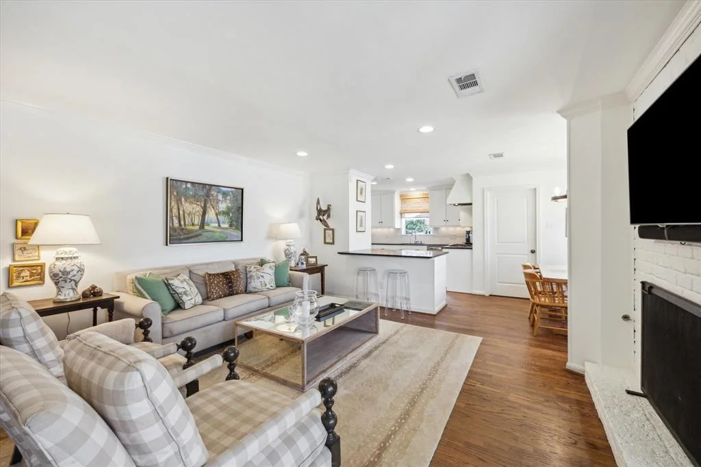 Photo of 8014 Meadowbriar Lane