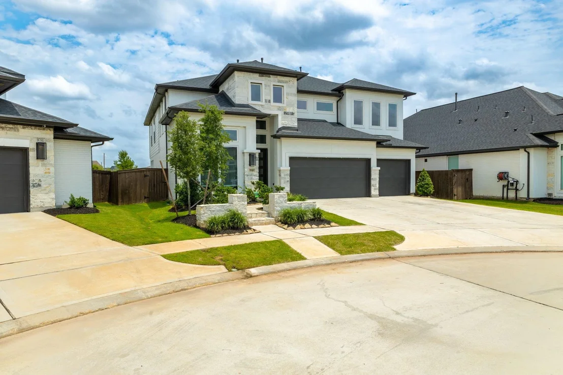 Photo of 1918 Longcroft Lane
