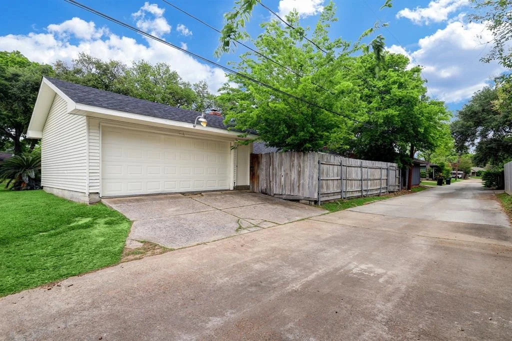 Photo of 8123 Braesview Lane