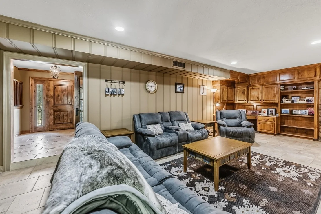Photo of 1100 Broadmoor Drive