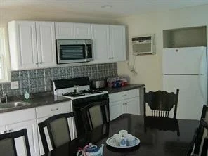 Photo of 4700 W Bayshore Drive