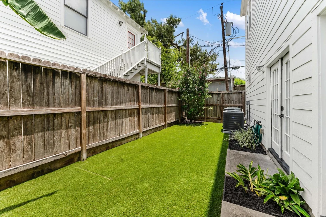 Photo of 415 W 8th Street