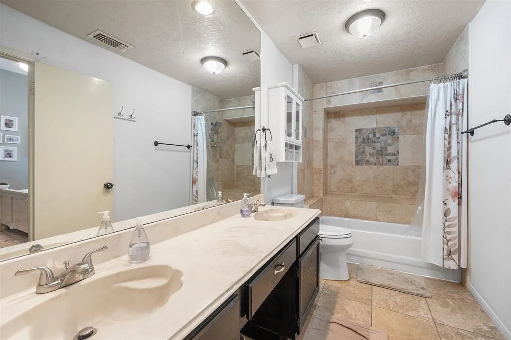 Photo of 5202 Rivertree Lane
