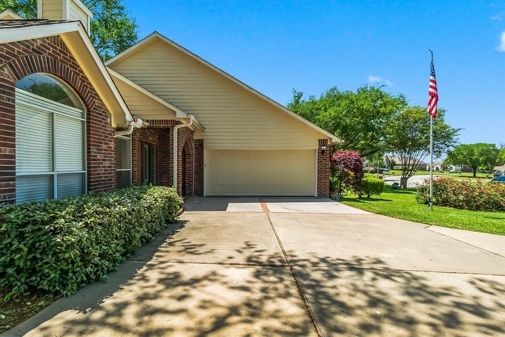 Photo of 5341 Lakeshore Drive