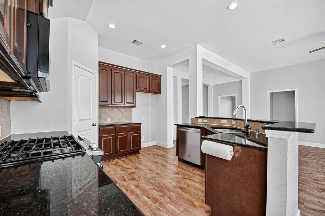 Photo of 5606 Walnut Glen Lane