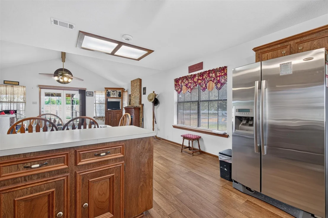 Photo of 281 Lakeshore N