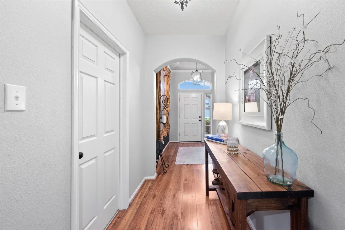 Photo of 723 Far Pines Drive