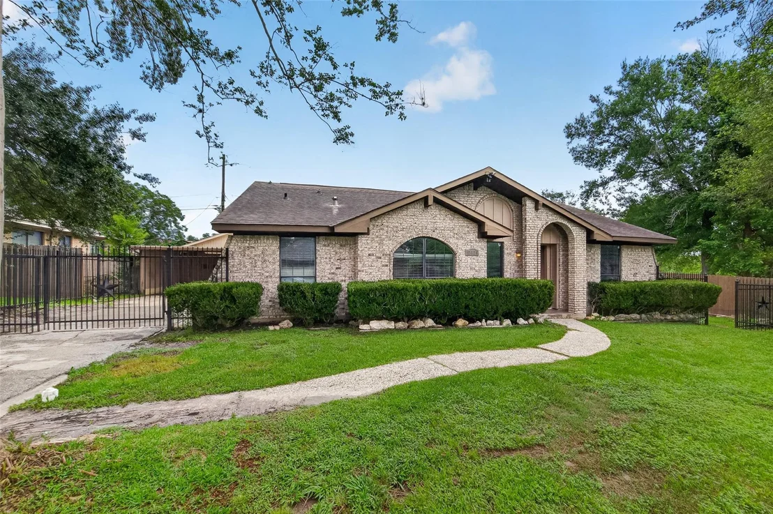 Photo of 12839 Eastbrook Drive
