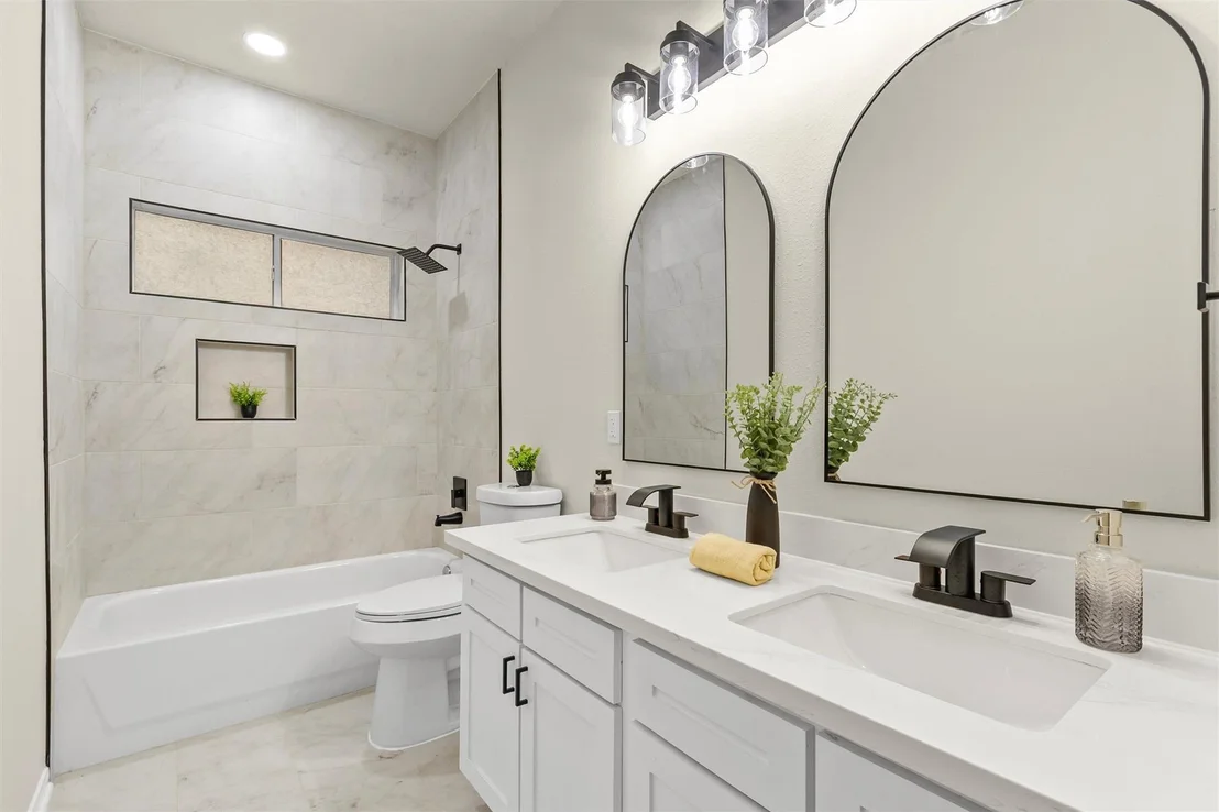 Photo of 19111 Emory Trail