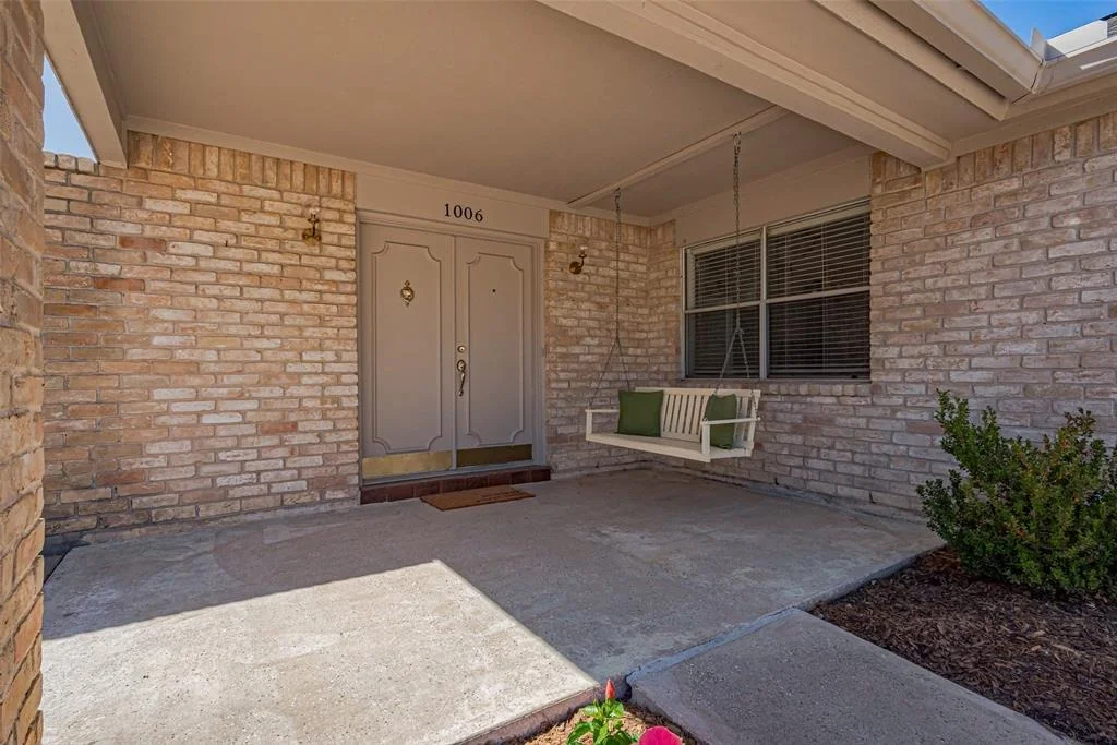 Photo of 1006 Oxborough Drive