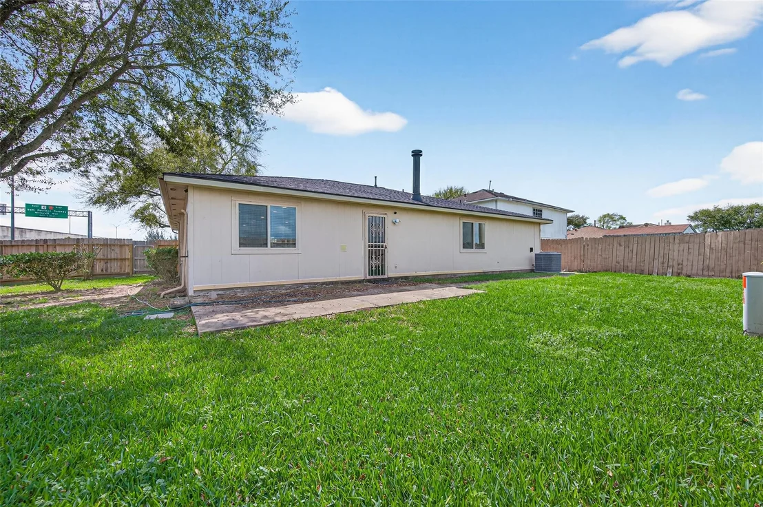 Photo of 6502 River Bluff Drive