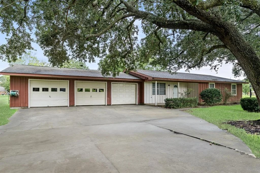 Photo of 17976 Magnolia Drive