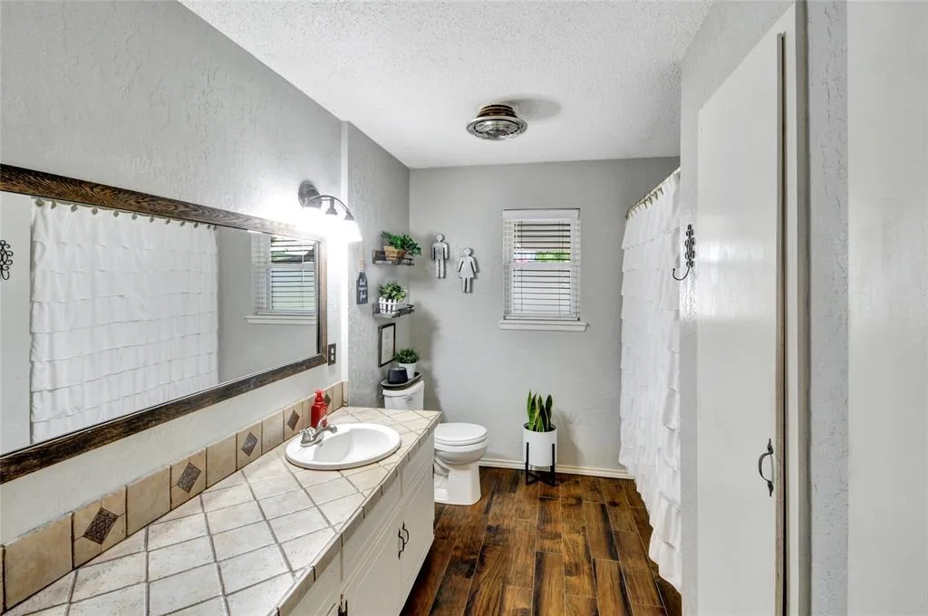 Photo of 807 Ridgelea Drive